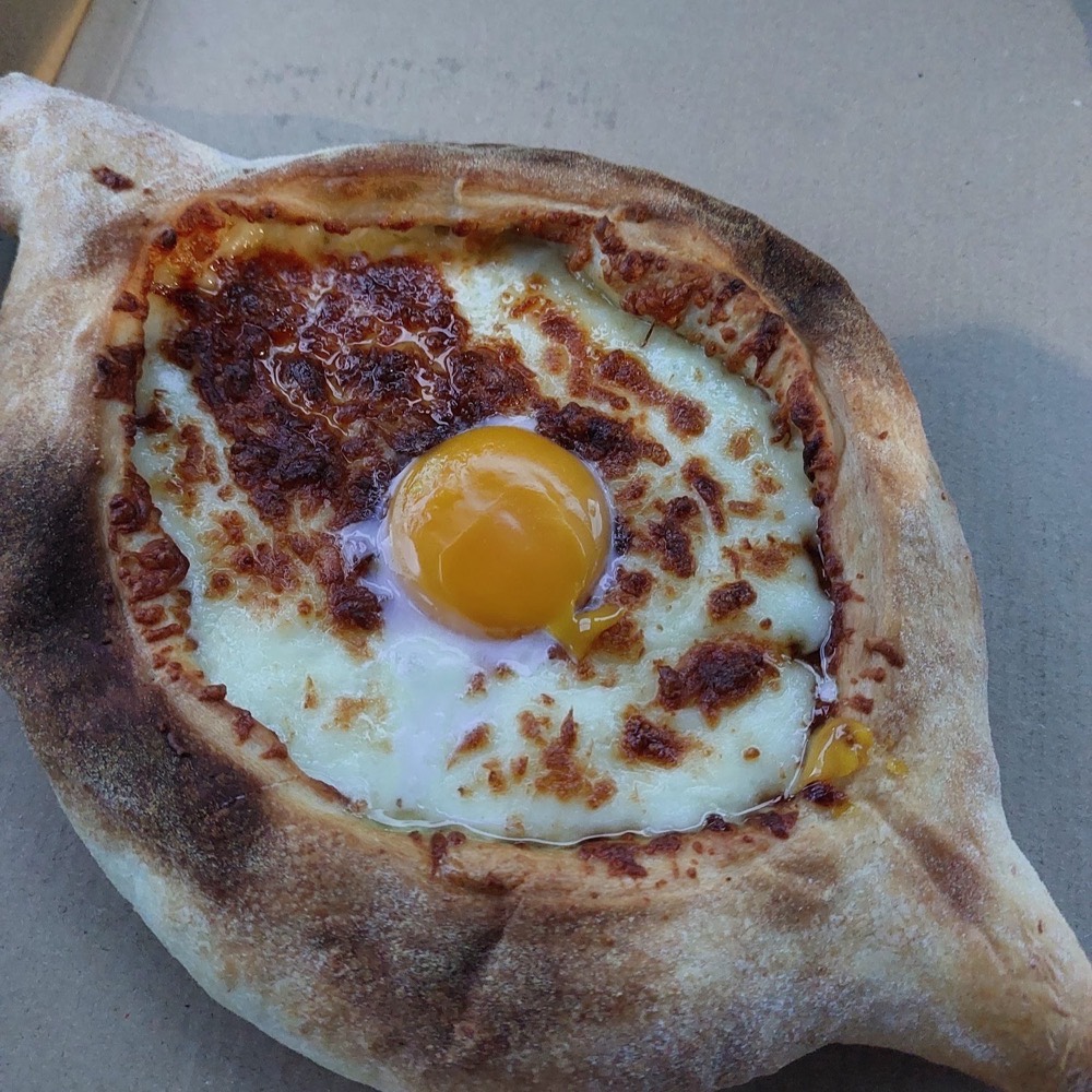 Khachapuri adjaruli