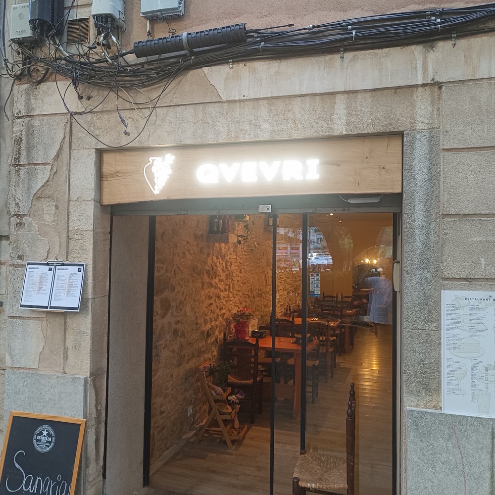 Fachada de QVEVRI en el Carrer de l'Albereda